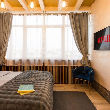 Royalty Apt With City Views On Calea Victoriei Букурещ Екстериор снимка