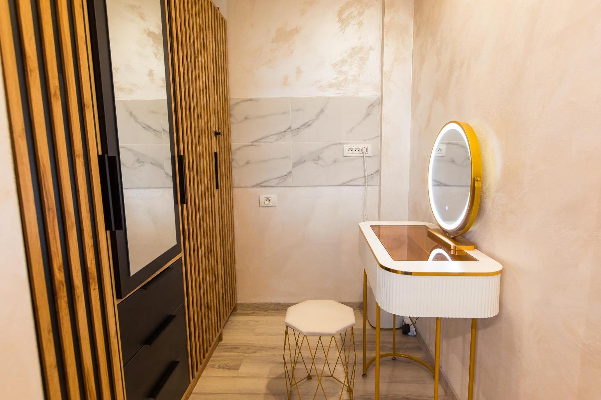 Royalty Apt With City Views On Calea Victoriei Букурещ Екстериор снимка