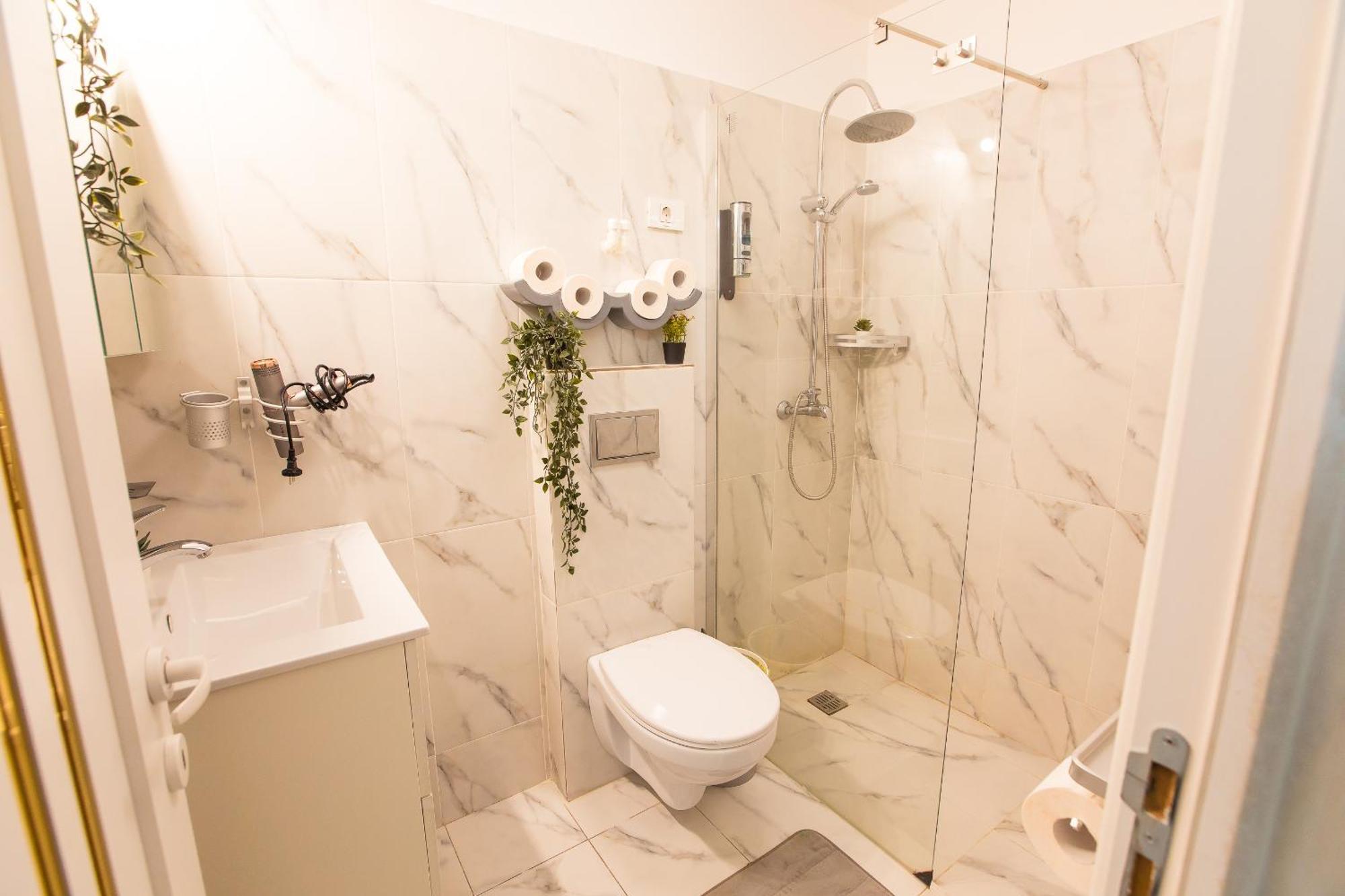 Royalty Apt With City Views On Calea Victoriei Букурещ Екстериор снимка