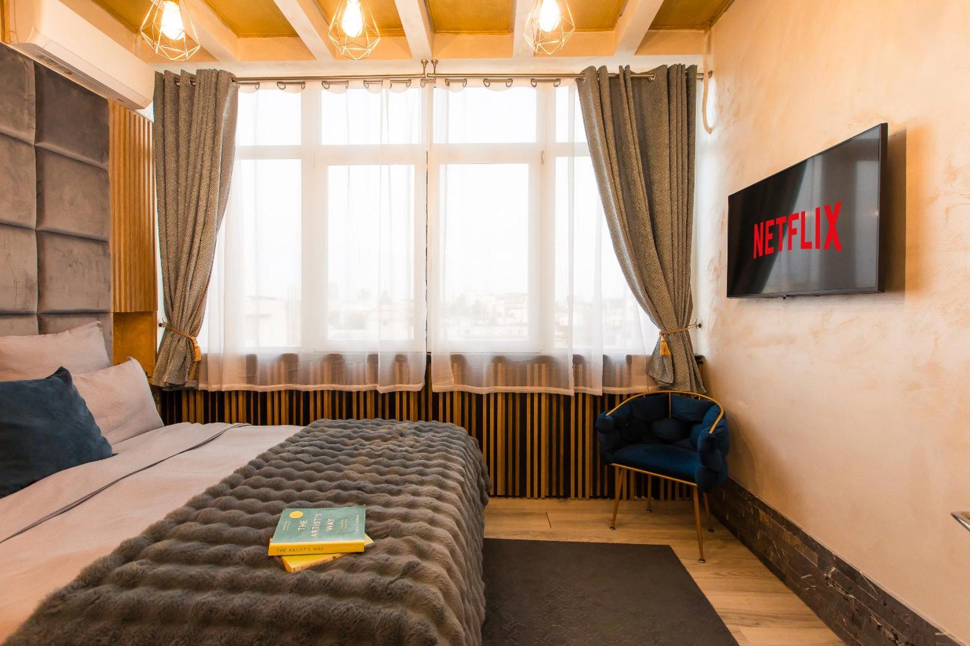 Royalty Apt With City Views On Calea Victoriei Букурещ Екстериор снимка